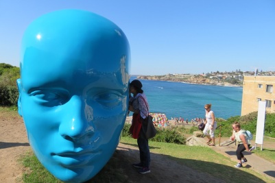 A large blue head sculpture, Sculpture by the Sea