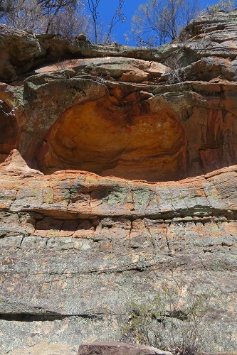 The sandstone outcrop - Hands on Rock - Aboriginal Rock Art - Mudgee 
